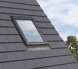 Kołnierz VELUX EDT do montażu okien dachowych w pokryciach z płaską dachówką